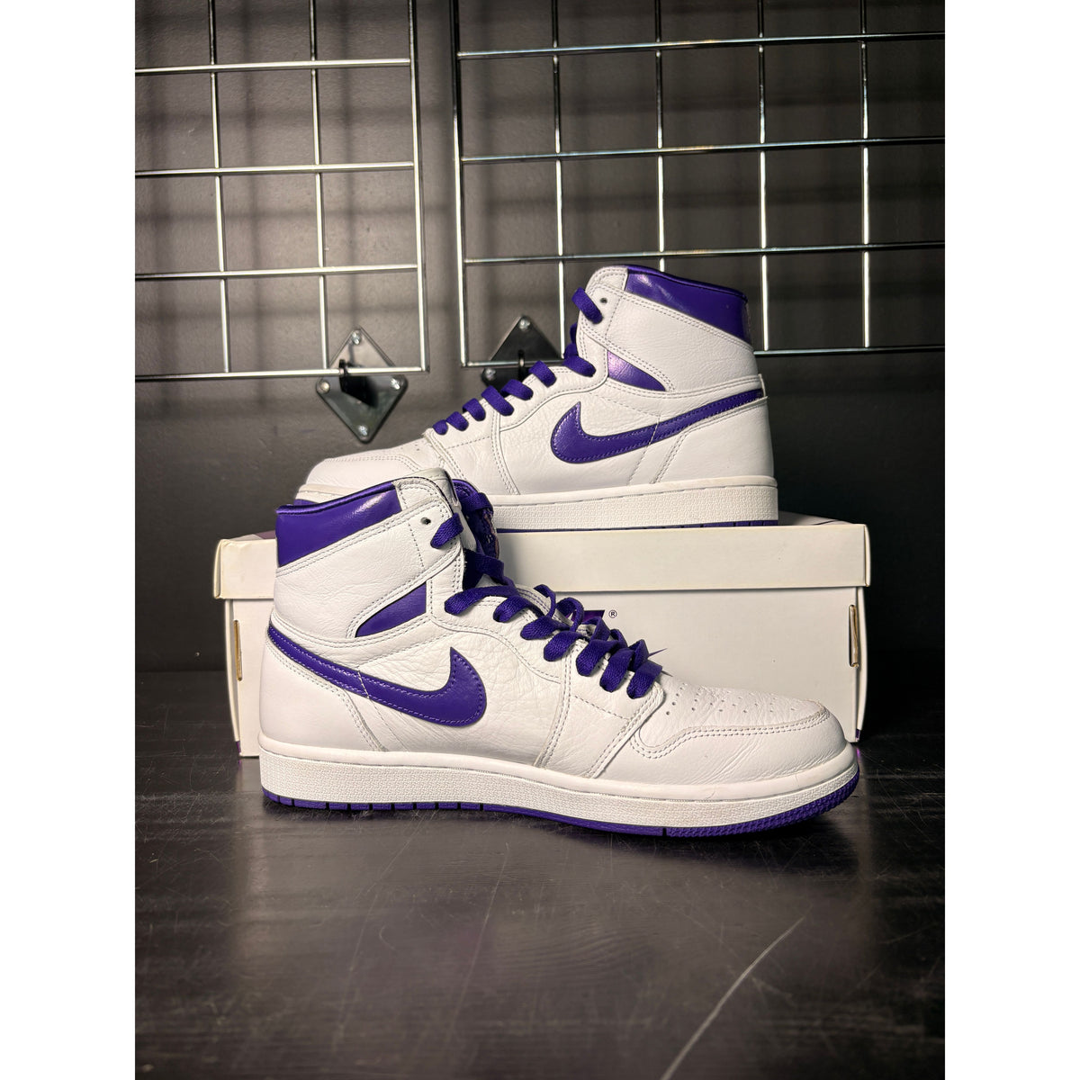 Air Jordan 1 Retro High "Court Purple" (WMNS) **PRE-OWNED**