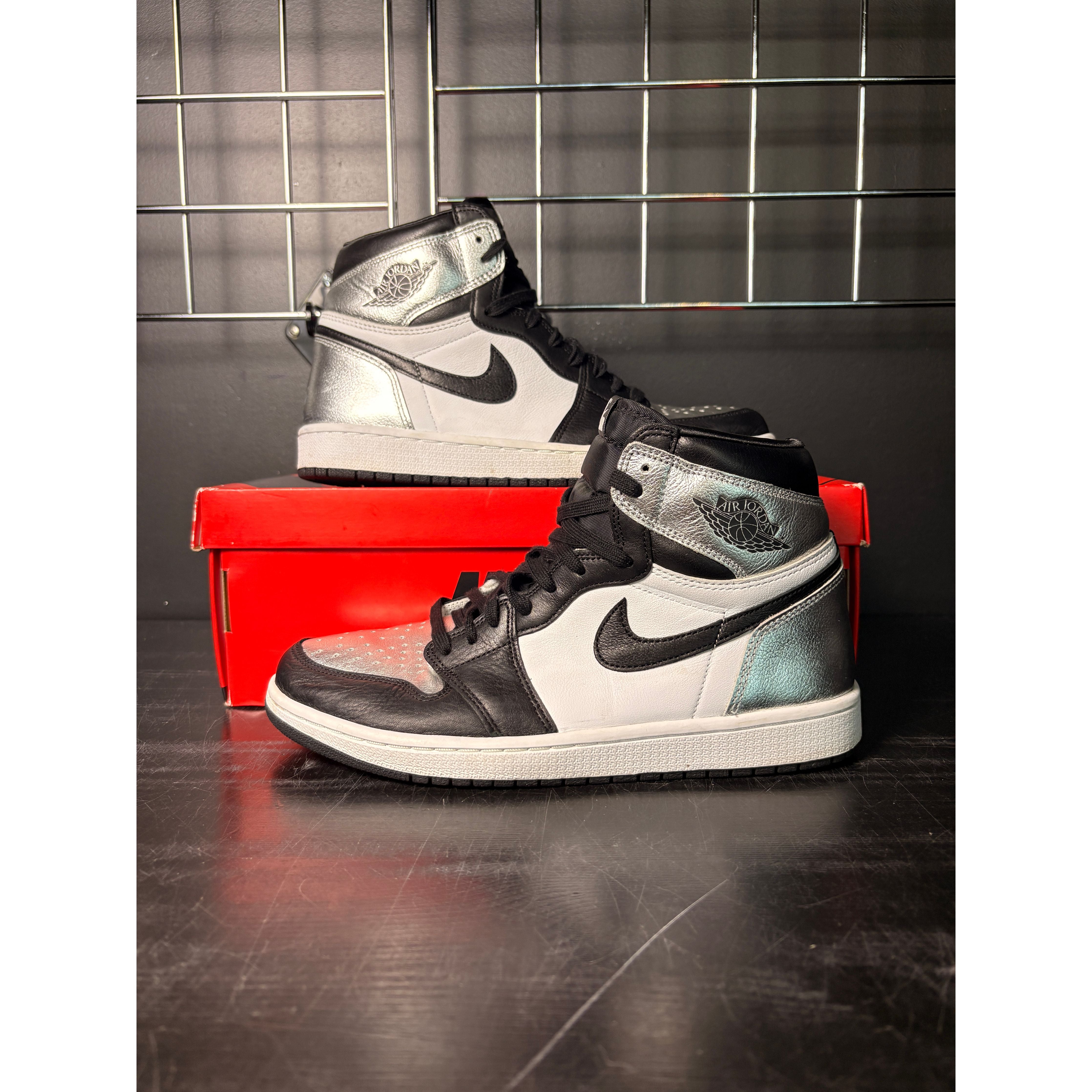Air Jordan 1 Retro High "Silver Toe" (WMNS) **PRE-OWNED**