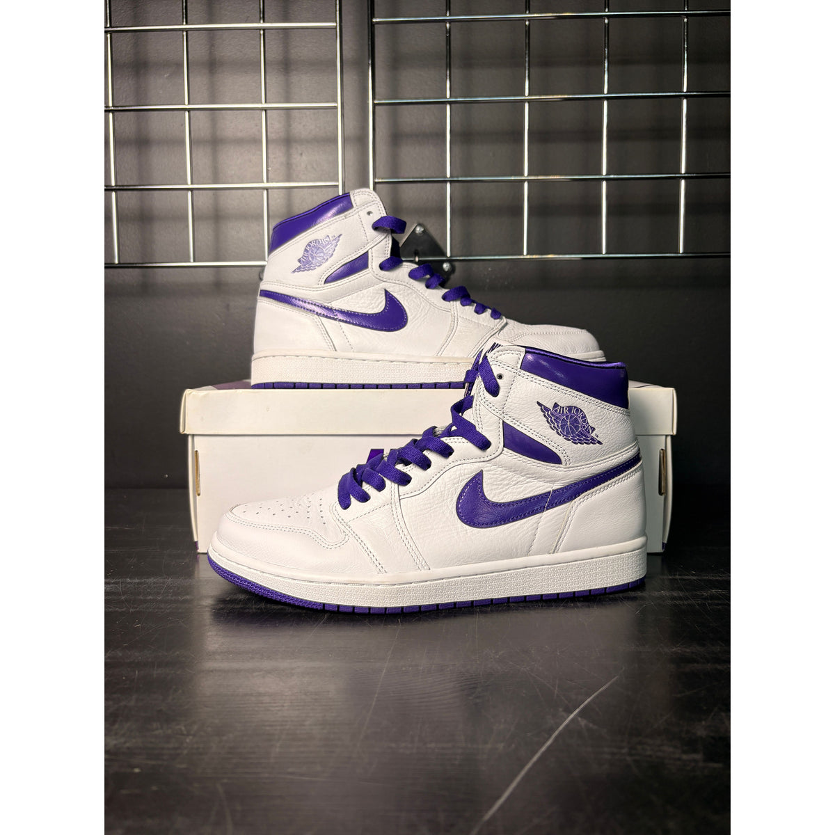 Air Jordan 1 Retro High "Court Purple" (WMNS) **PRE-OWNED**