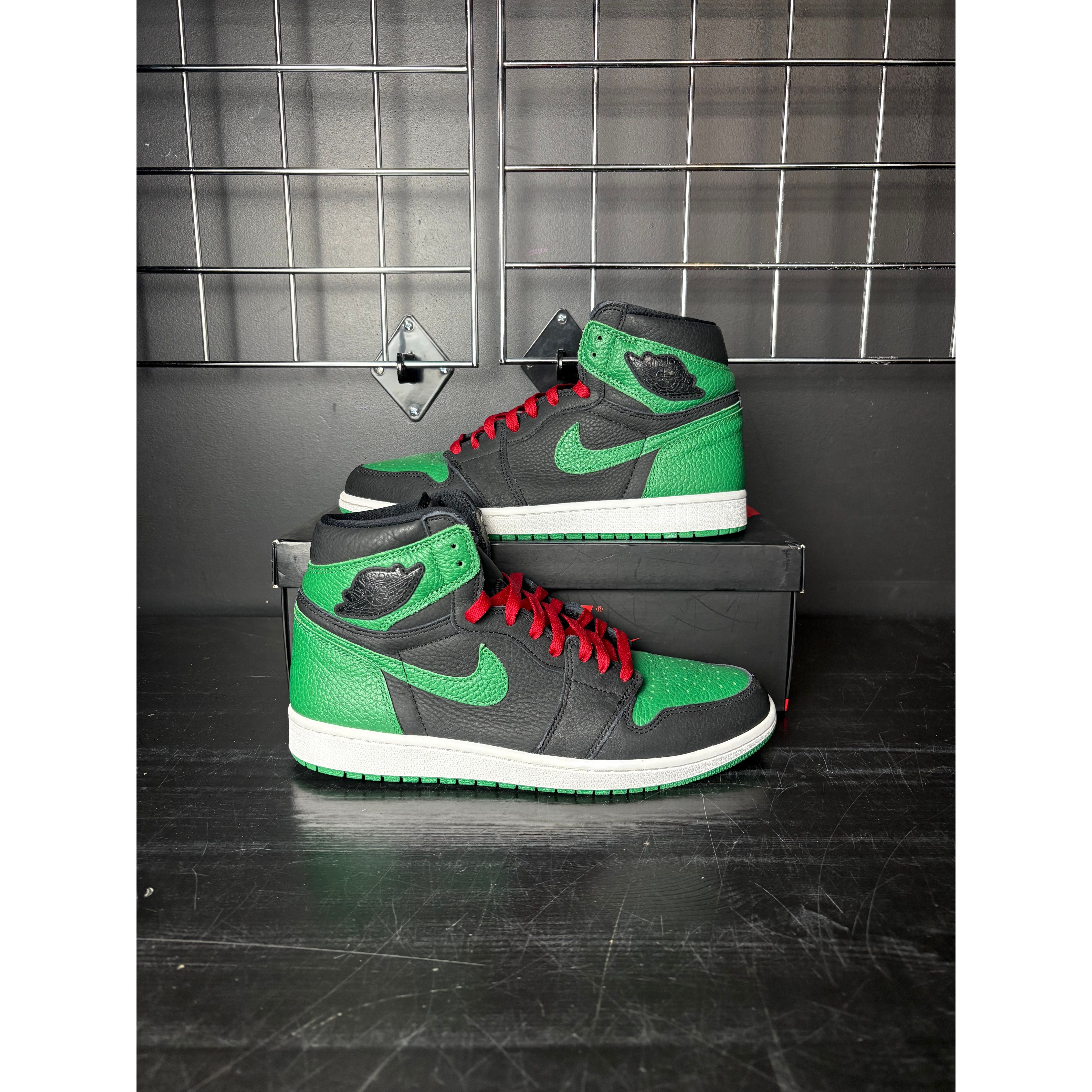 Air Jordan 1 Retro High "Pine Green Black" **PRE-OWNED**