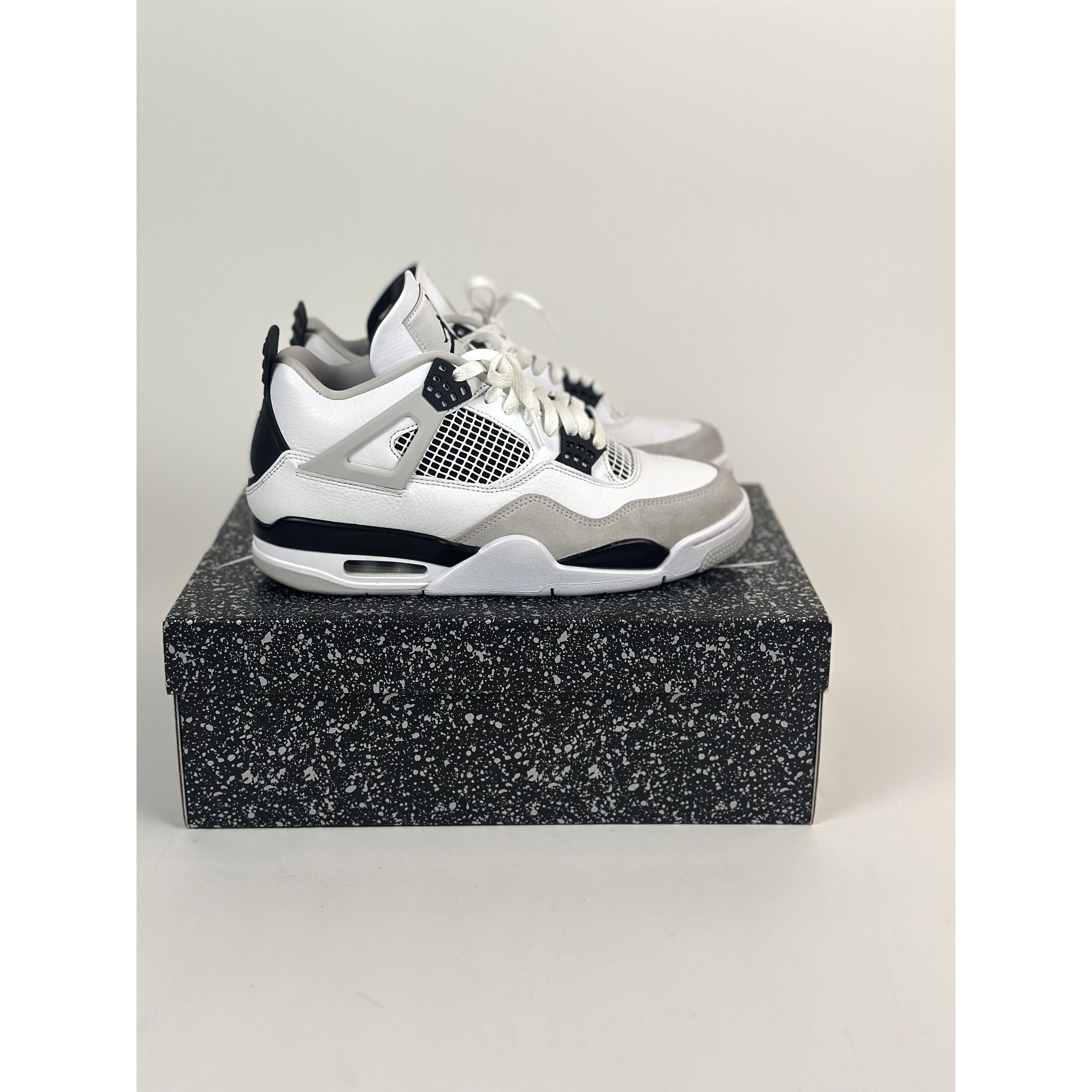 Air Jordan 4 Retro "Military Black" **PRE-OWNED**
