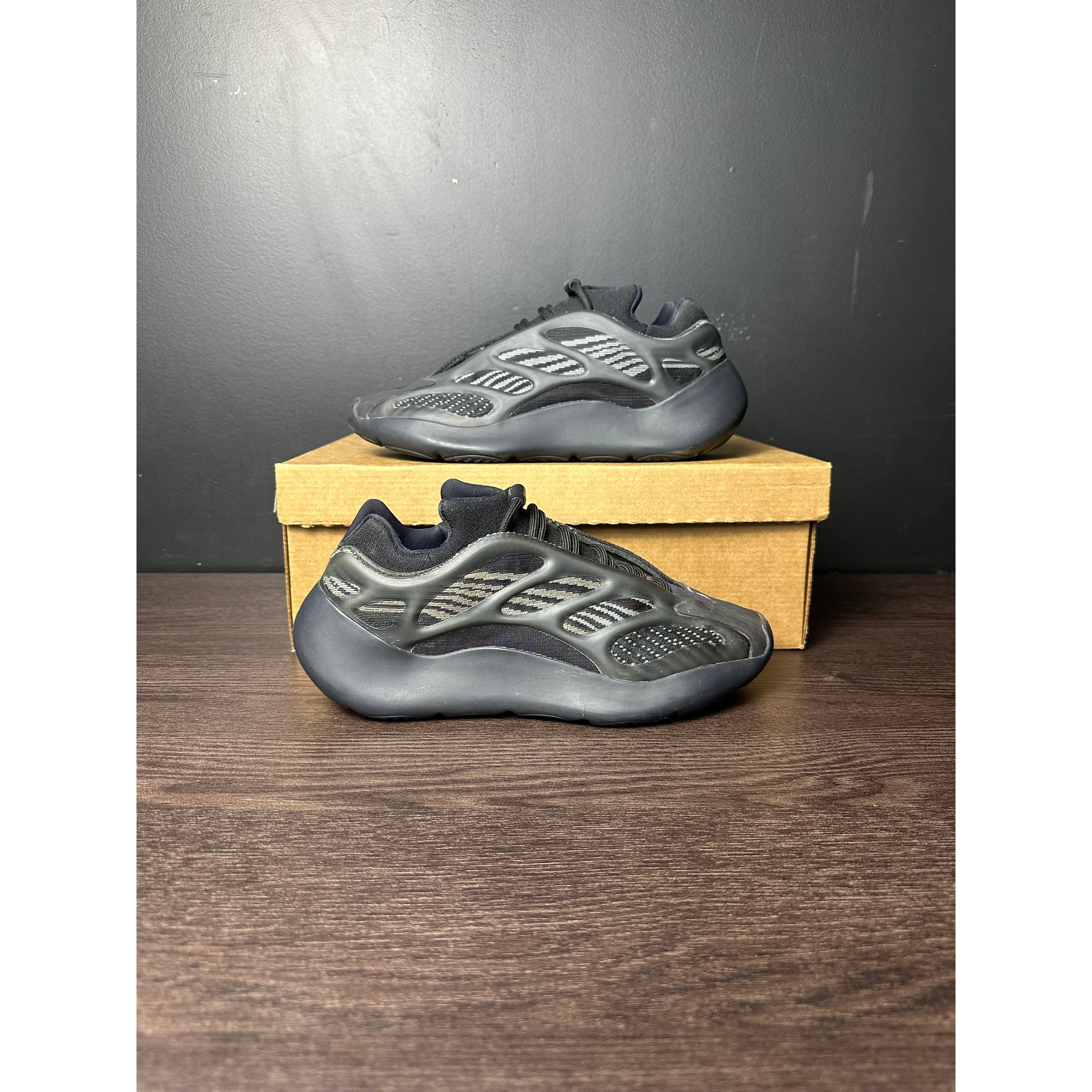 adidas Yeezy 700 V3 "Dark Glow" **PRE-OWNED**