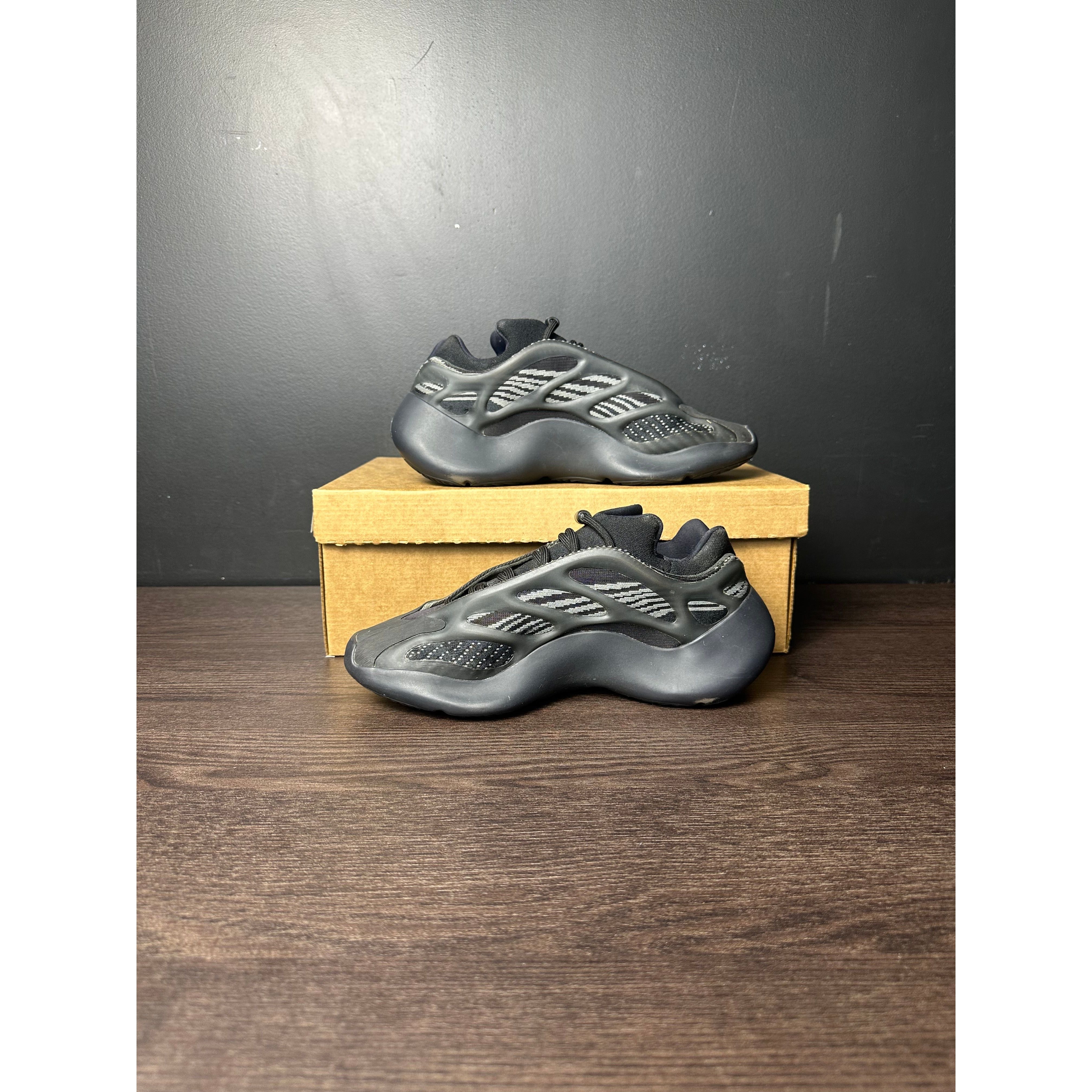 adidas Yeezy 700 V3 "Dark Glow" **PRE-OWNED**