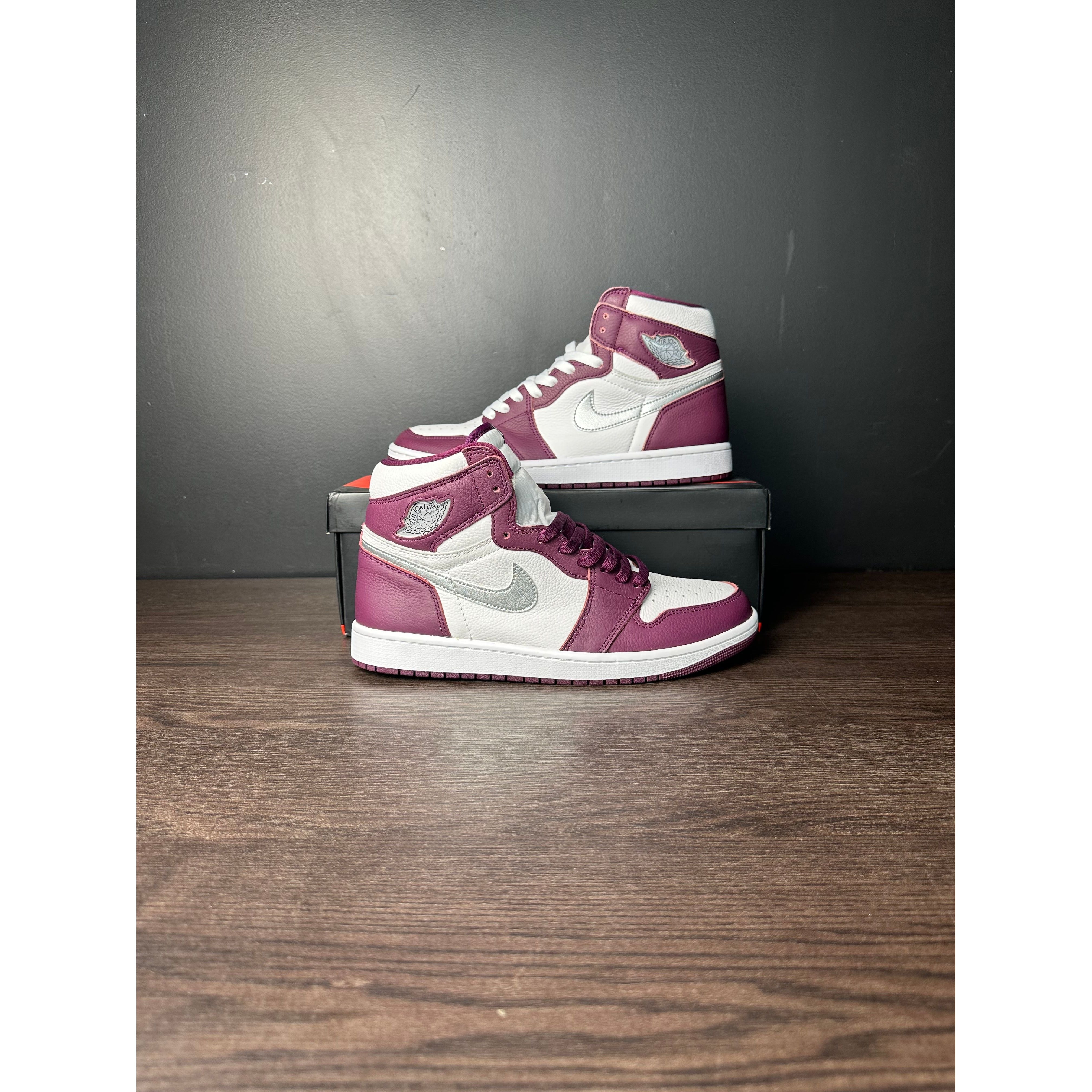 Air Jordan 1 Retro High OG "Bordeaux" **PRE-OWNED**