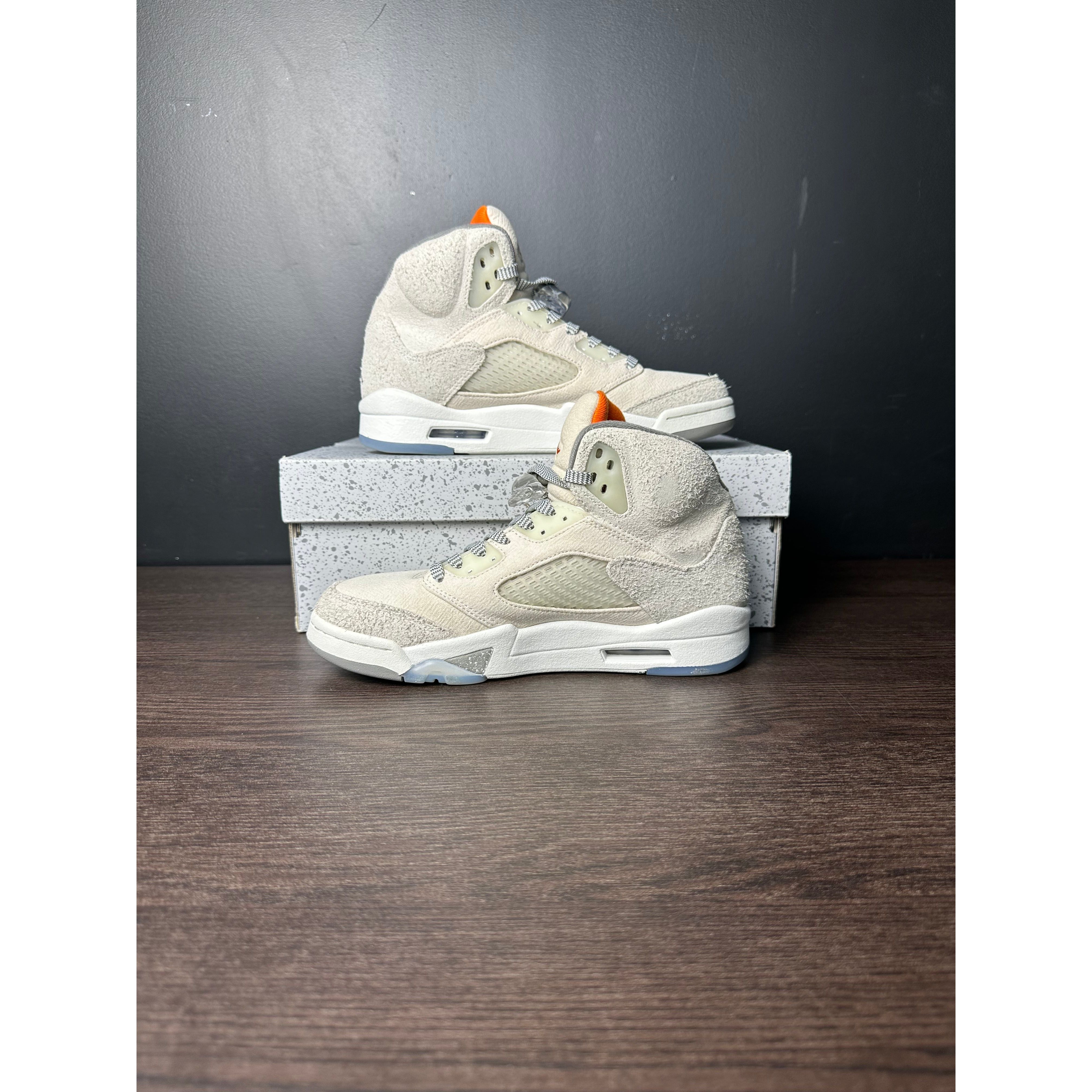 Air Jordan 5 Retro SE "Craft Light Orewood Brown" **PRE-OWNED**