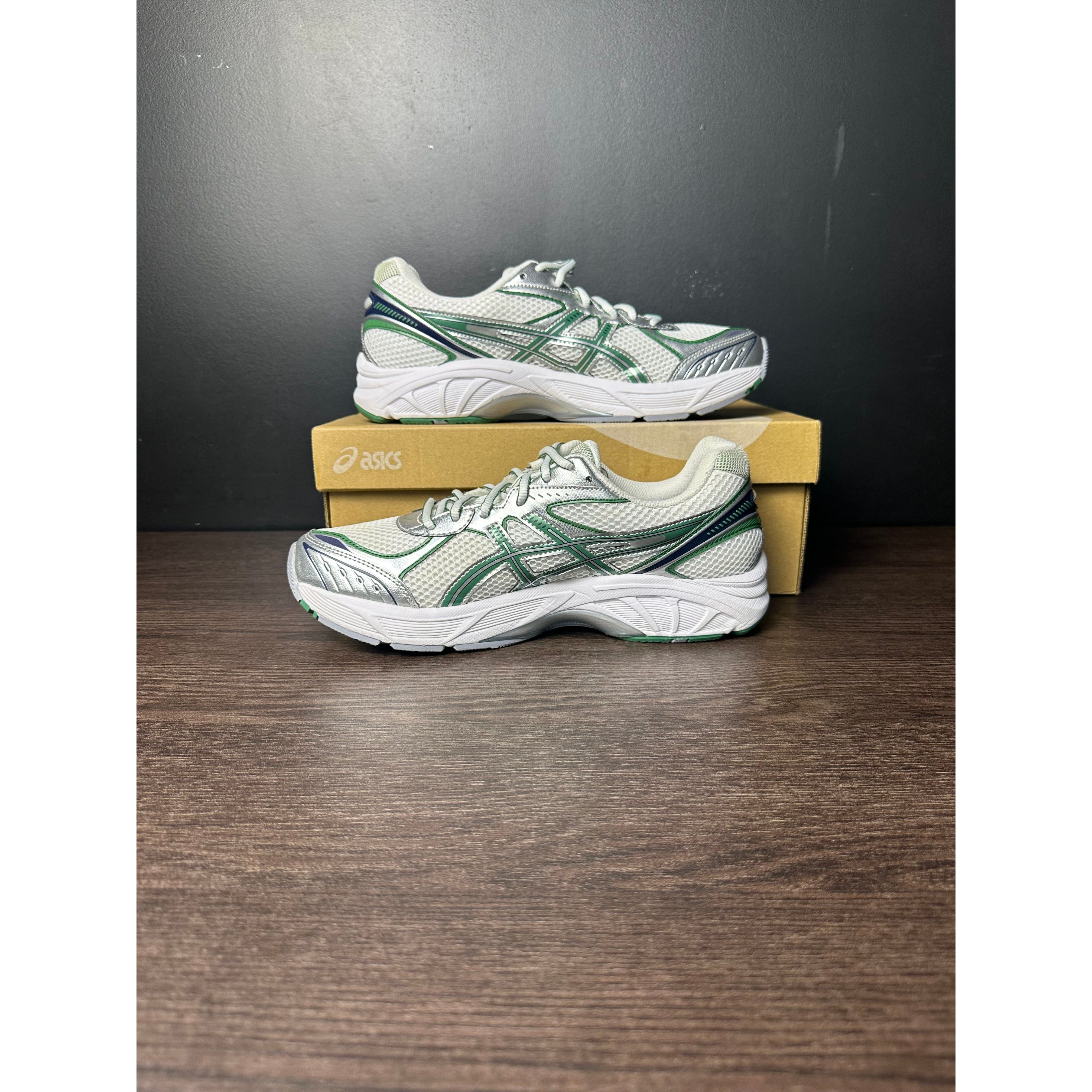 ASICS GT-2160 "White Shamrock Green" **PRE-OWNED**