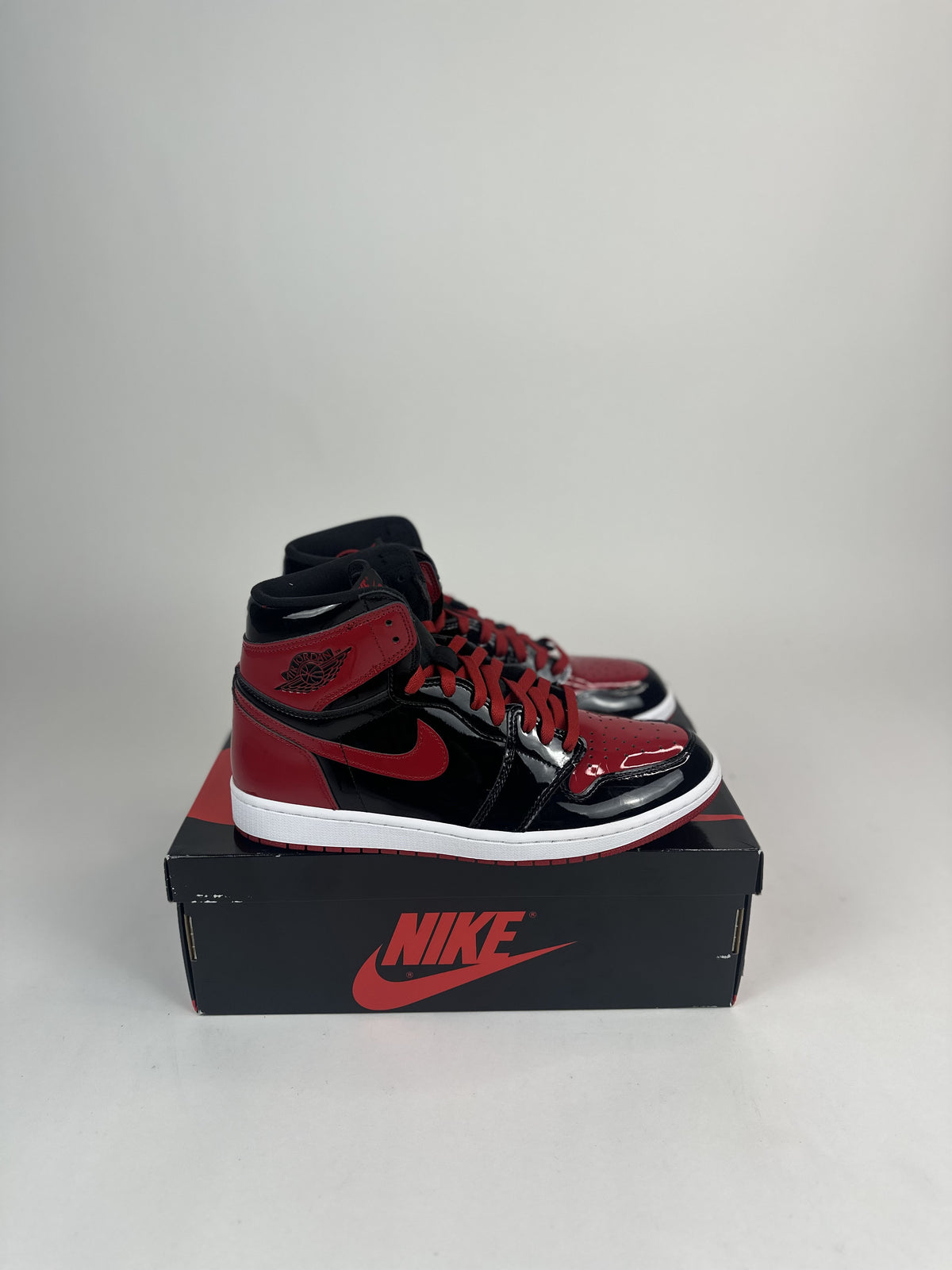 Air Jordan 1 Retro High OG "Patent Bred" **PRE-OWNED**