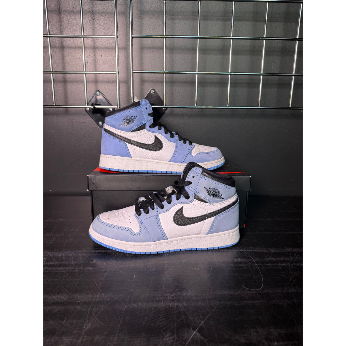 Air Jordan 1 Retro High OG "University Blue" (GS) **PRE-OWNED**