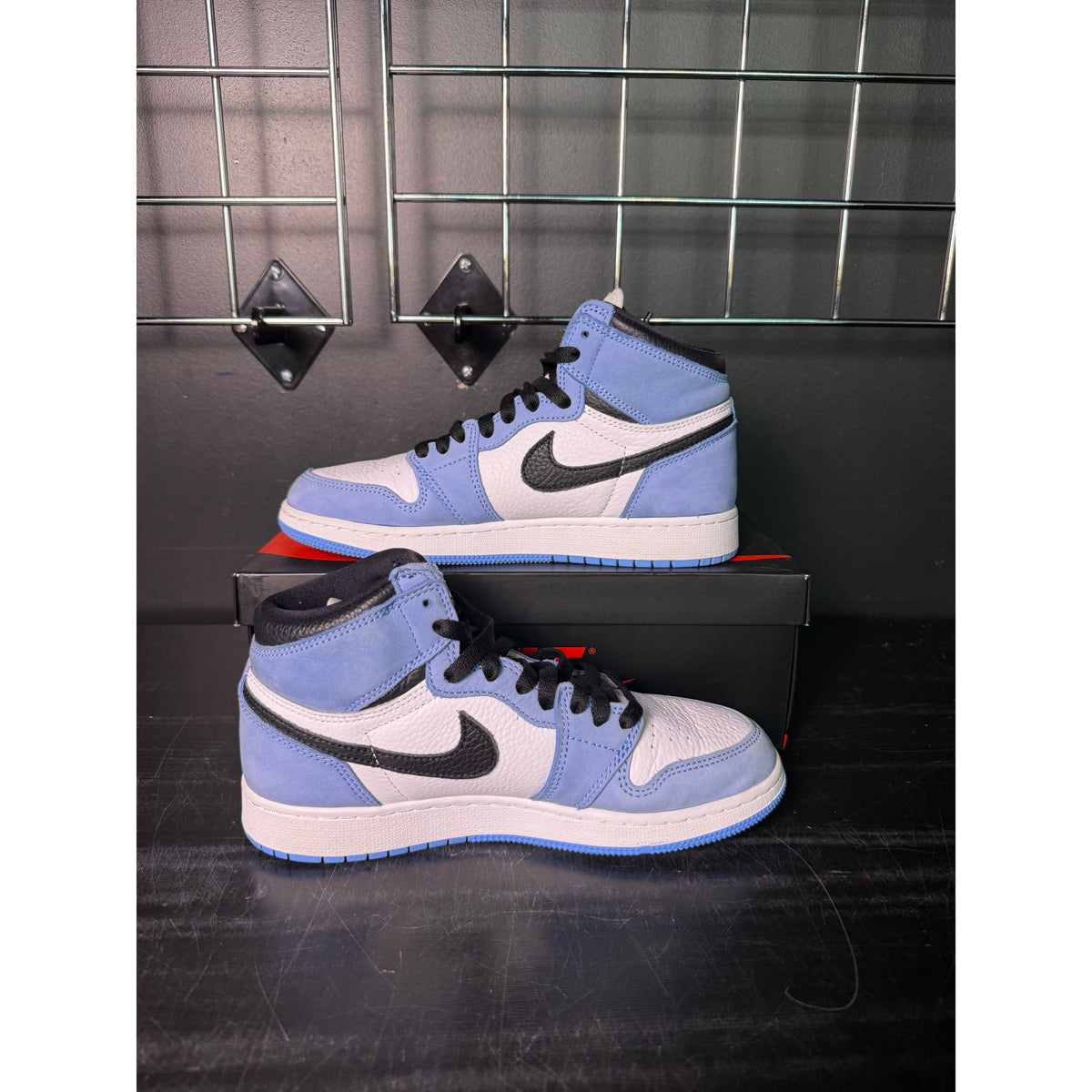 Air Jordan 1 Retro High OG "University Blue" (GS) **PRE-OWNED**