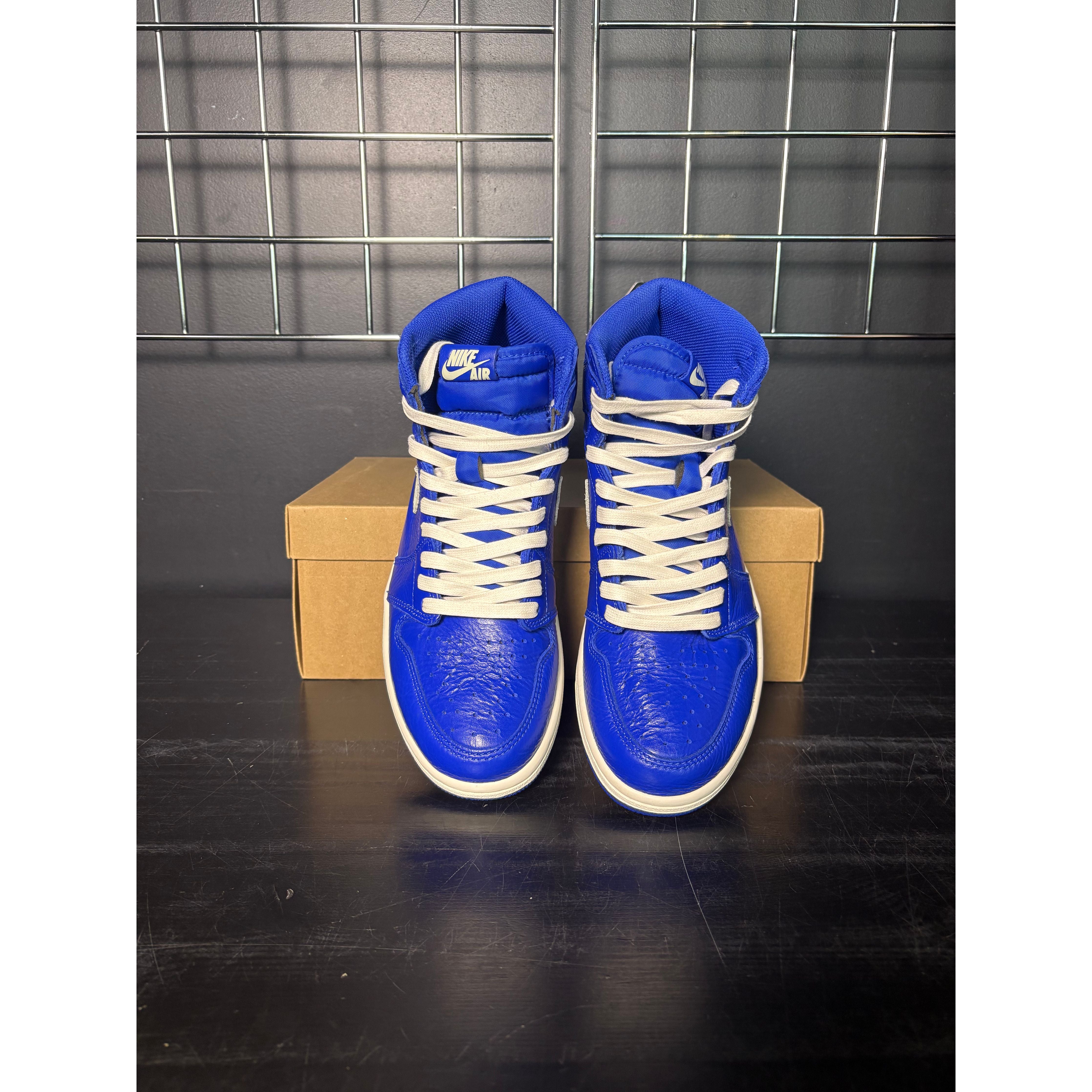 Air Jordan 1 Retro High "Hyper Royal" **PRE-OWENED**
