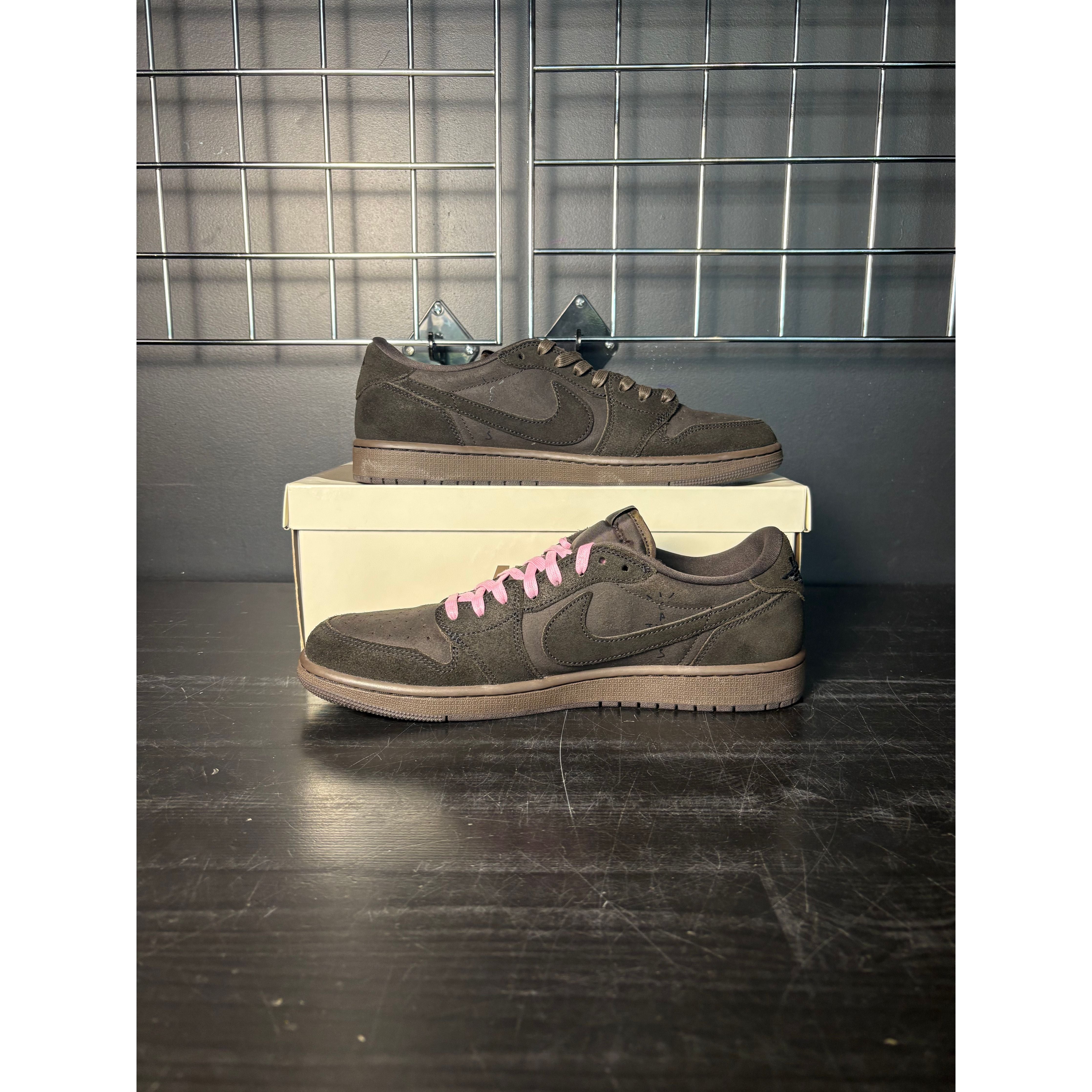 Air Jordan 1 Retro Low OG SP x Travis Scott "Velvet Brown" **PRE-OWNED**