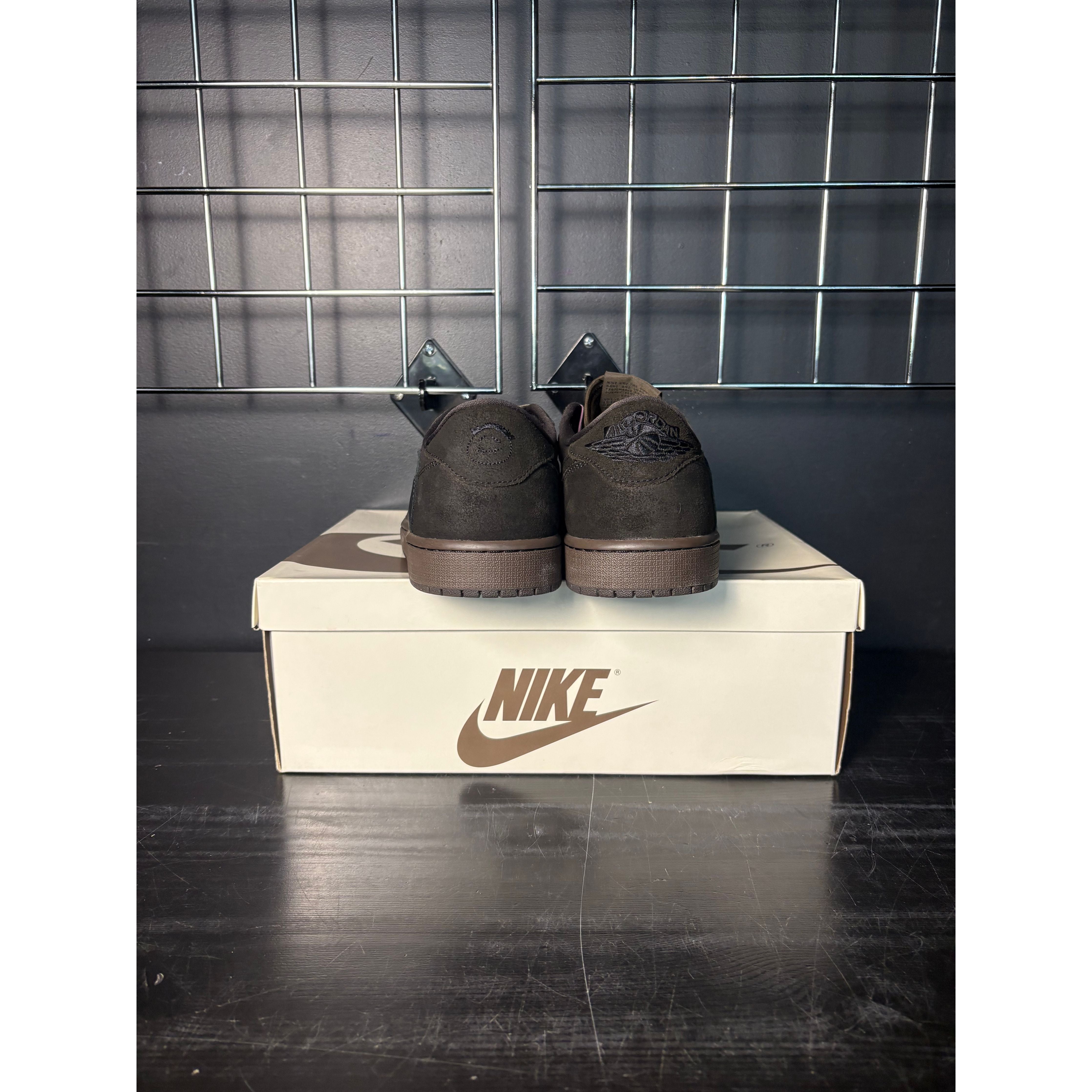 Air Jordan 1 Retro Low OG SP x Travis Scott "Velvet Brown" **PRE-OWNED**