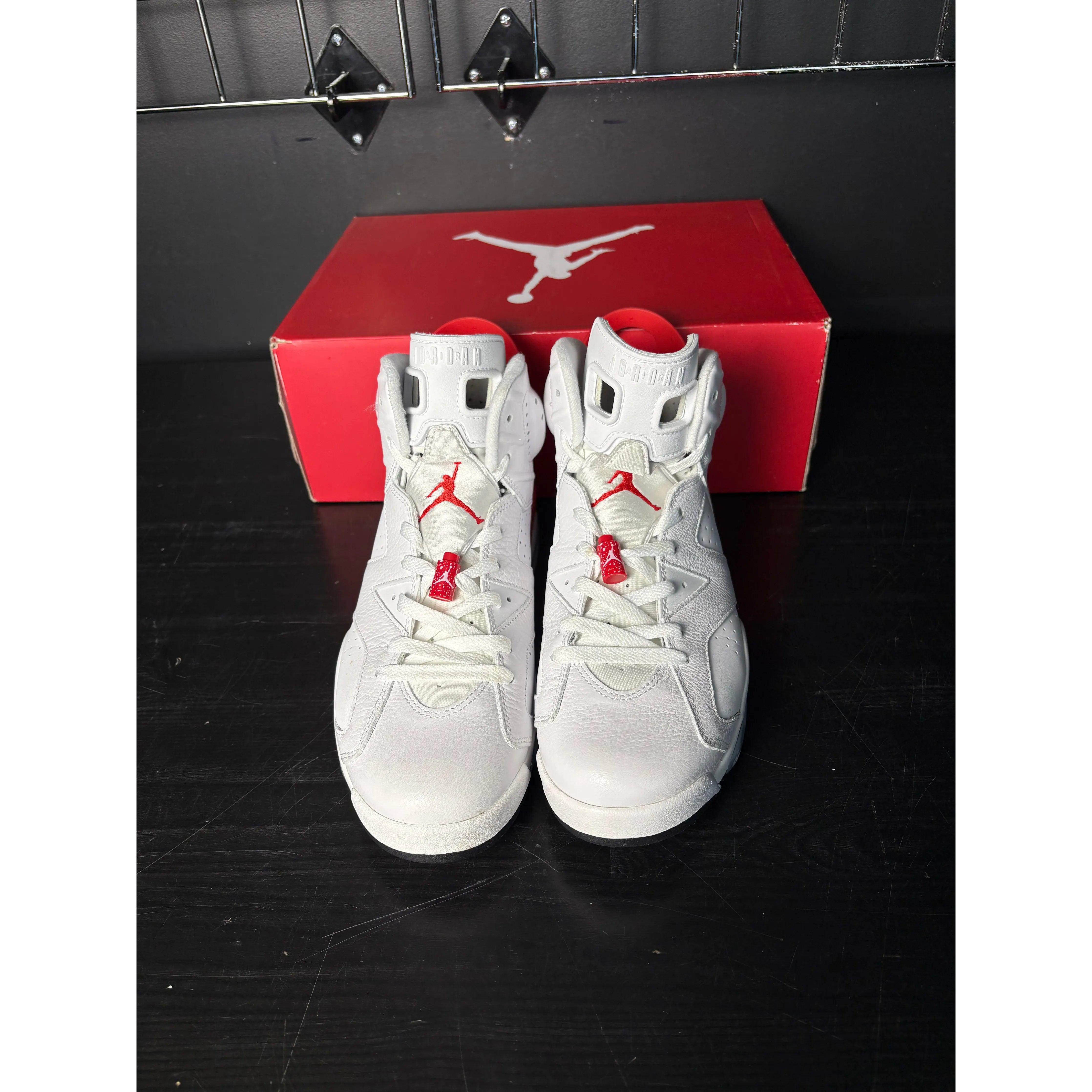 Air Jordan 6 Retro "Red Oreo" **PRE-OWNED**
