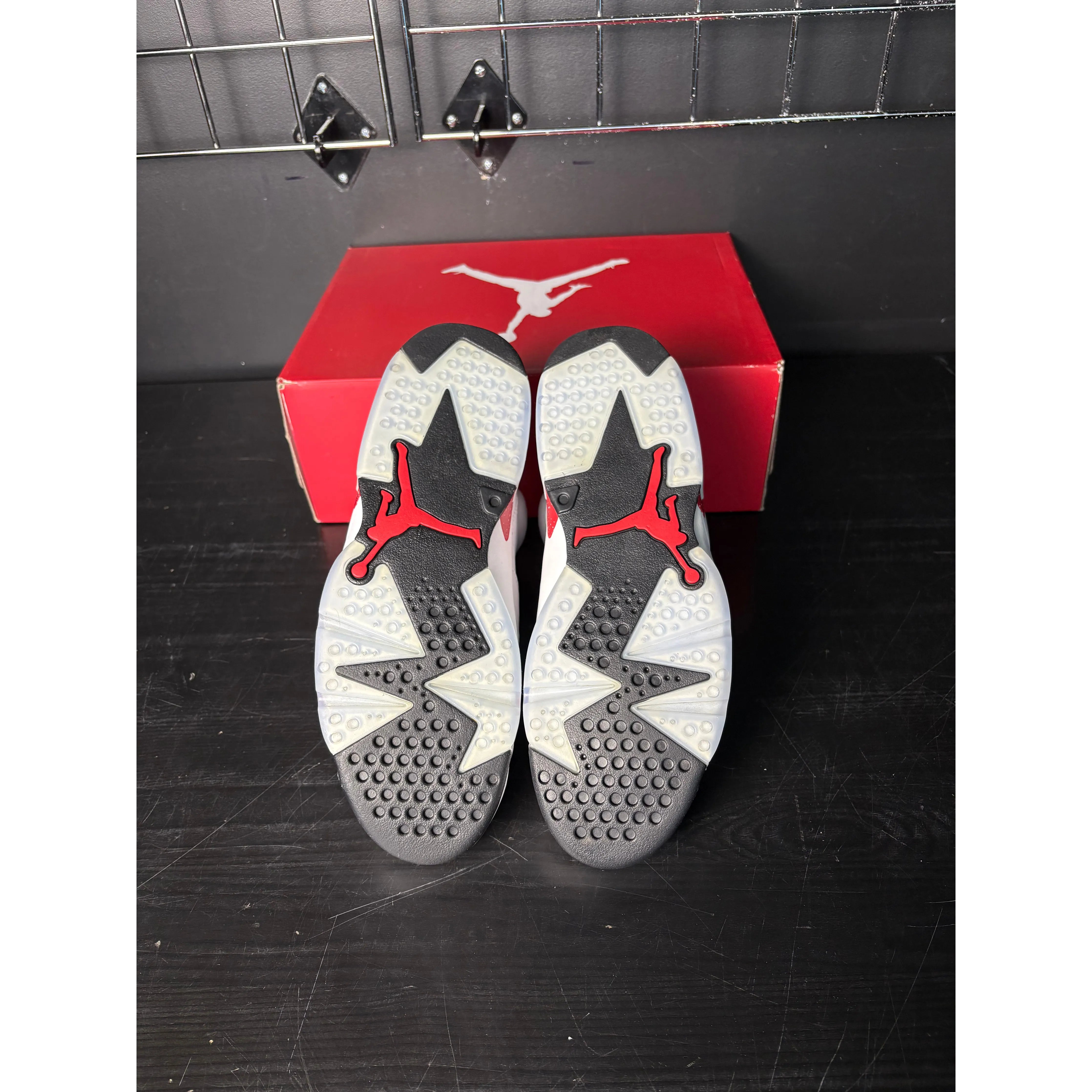 Air Jordan 6 Retro "Red Oreo" **PRE-OWNED**