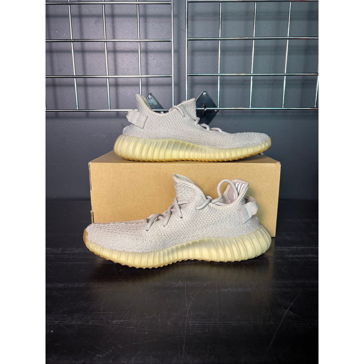 adidas Yeezy Boost 350 V2 "Sesame" (2018/2022) **PRE-OWNED**