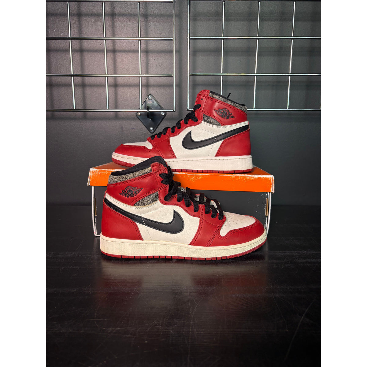 Air Jordan 1 Retro High OG "Chicago Lost and Found" (GS) **PRE-OWNED**