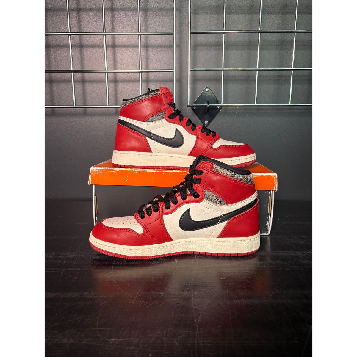 Air Jordan 1 Retro High OG "Chicago Lost and Found" (GS) **PRE-OWNED**