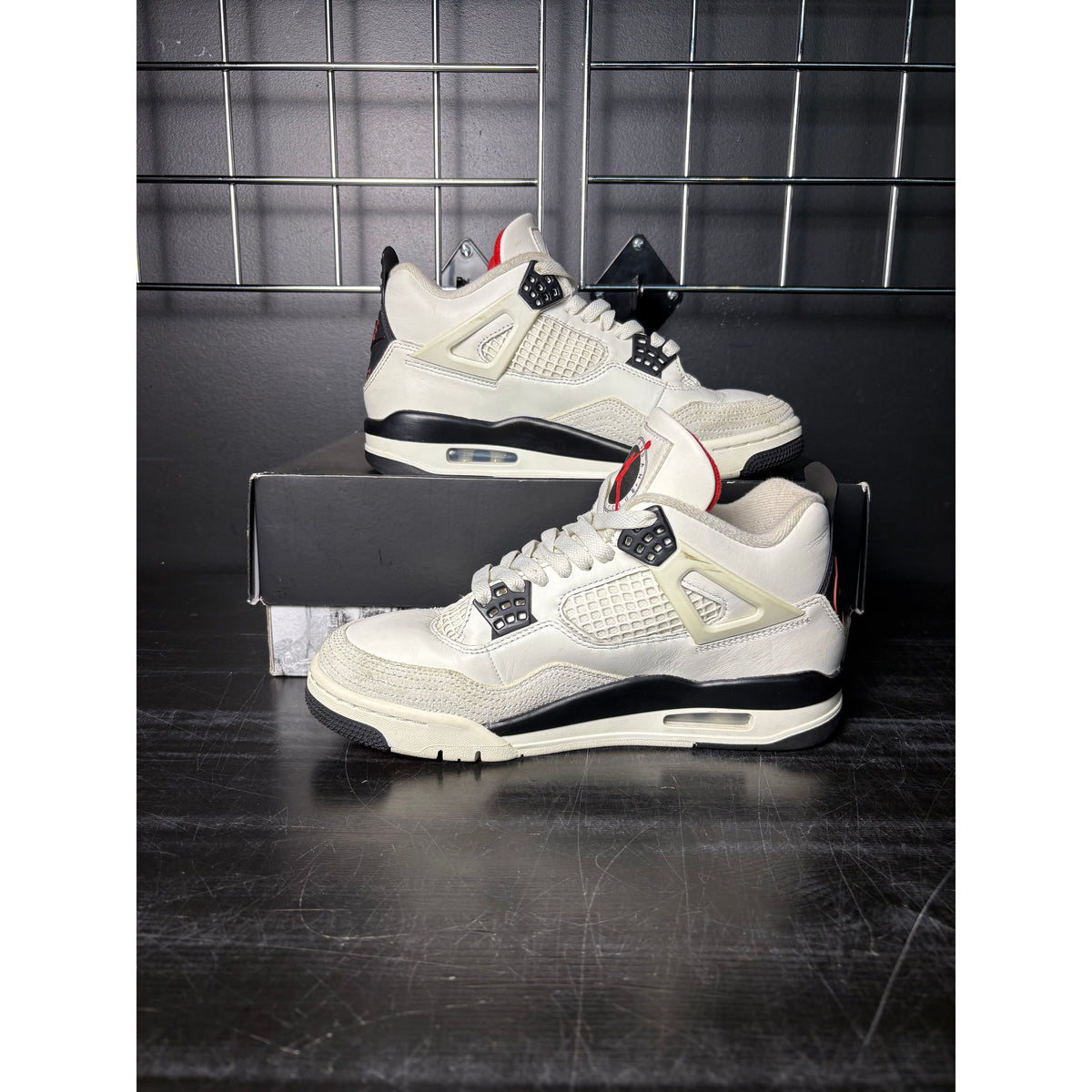 Air Jordan 4 Retro "Flight Club" **PRE-OWNED**